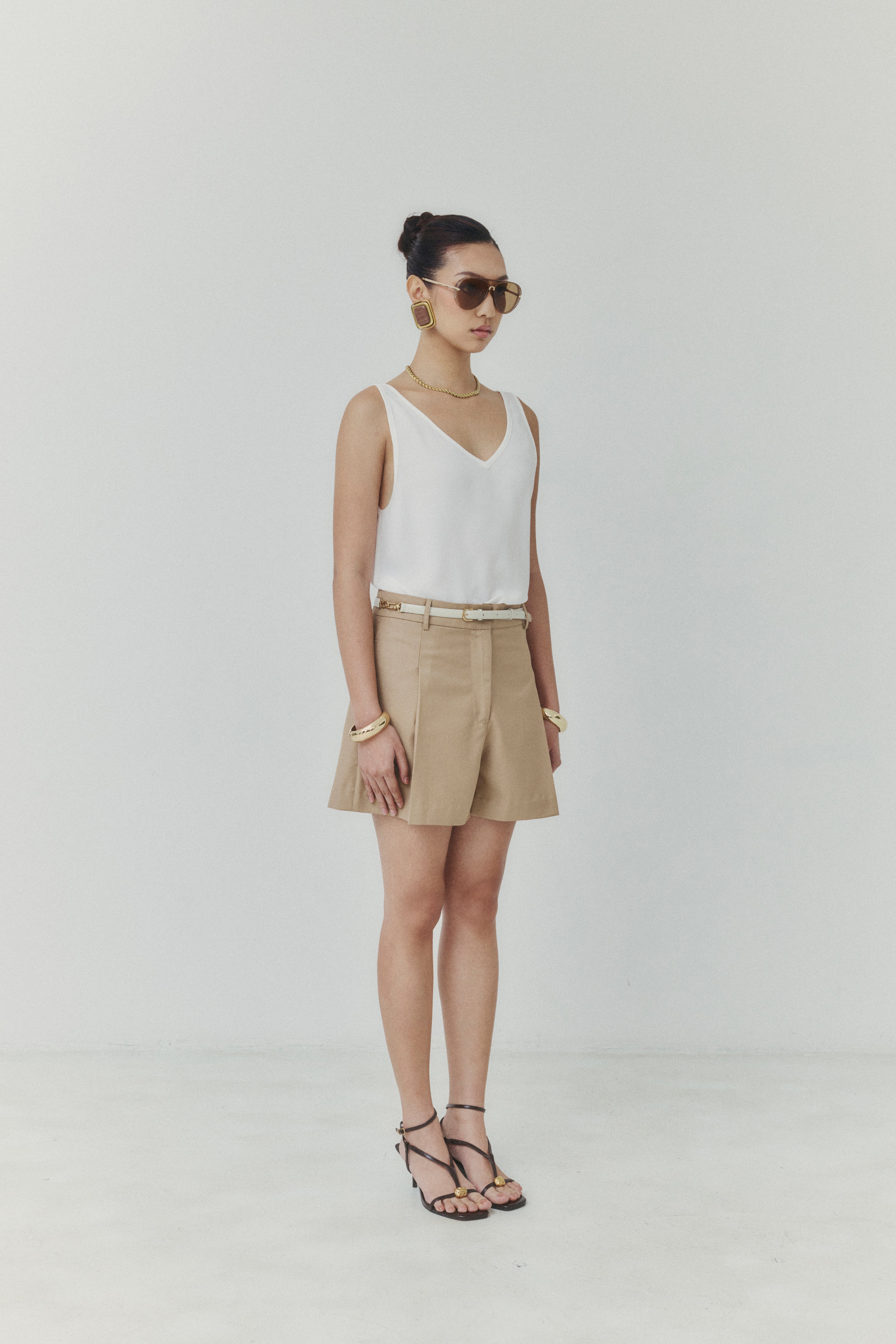 Écru Beige High-waisted Pleated Shorts